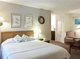 Sunny Room with a Private Deck in a Bed and Breakfast near Camden Hills State Park, Maine
