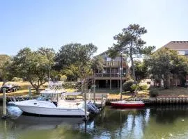 Gorgeous Waterfront Vacation Rental for an Unforgettable Family Getaway in Frisco, North Carolina