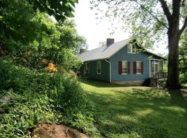 Inviting Cottage Rental on a Private Farm in Rileyville, Virginia, ξενοδοχείο σε Goods Mill