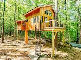 Luxury Year-round Treehouse in Sanford, ME