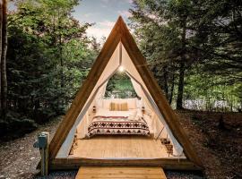 Stunning Safari Tent with Great Views in North Woodstock, New Hampshire, ξενοδοχείο σε Γούντστοκ