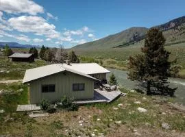 Quaint Vacation Rental with Madison River Views near Yellowstone in Southwest Montana