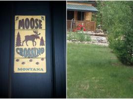 Cozy Log Cabin Rental in a Secluded Forest in Mineral County, Montana, Hotel in Superior