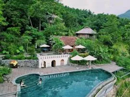 Xoan Retreat