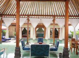 Villa Joglo Kawung - City Centre Paradise with Pool, hotel u gradu Jogjakarta