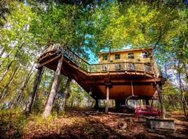Magical Family Tree House in Secluded Woodland near Germantown, Kentucky