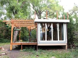 Romantic Accommodation with Hammock and Garden in Paonia, Colorado, hotel in Paonia