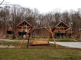 Group Friendly Cabin with Spa on the Deck in Ohio
