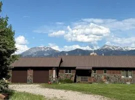 Charming Riverfront Guest House with Deck Overlooking Madison River, Near Ennis, Montana