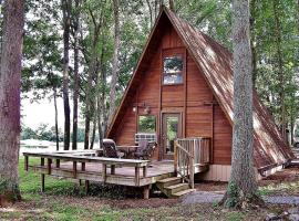 Superb Getaway Cabin near Long Hunter State Park and Nashville, Tennessee, hotel v destinaci Mount Juliet