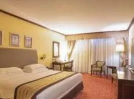 Sheraton,Serena,holiday Inn