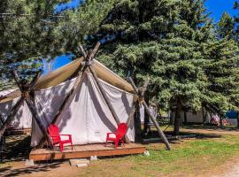 Luxury Safari Tent with Private Bathroom in Swan Valley, Idaho near Palisades Lake โรงแรมในIrwin