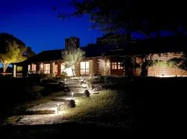 Beautiful Lakeside Rental with Hot-Tub in Igram, Texas, Perfect for Family Glamping Trips