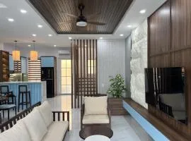 Modern 3BR Villa , Poolside, 4min Shuttle to Beach