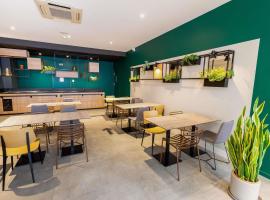 Ibis Pau Centre, hotel poblíž Letiště Pau Pyrénées - PUF, Pau