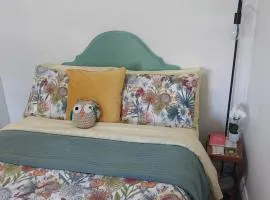 Lavender Cottage - Cute, Cosy & Pet Friendly