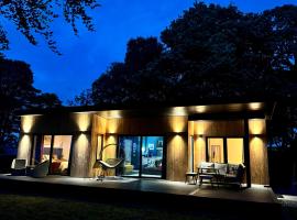 Wellhouse Country Lodges and Hot Tubs, overnatningssted med k&oslash;kken i Tore