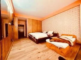 Hotel Giriraj Zirakpur