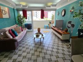 Quartos em Maceio à 100m da praia, 3 banheiros, 3 quartos, 1 cama casal, 4 camas solteiros, hotel v destinaci Maceió