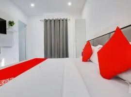 Hotel O Sky White House