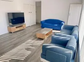 Sunrise Apt 2 - 3BR Family Stay Balcony -Pool View