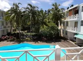 Spacious Apartment with Pool in Blue Bay