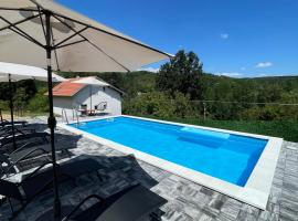 Villa Jaram Private Pool & BBQ Escape, hotel u gradu Jarmenovci