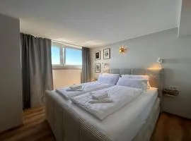 Appartement Wolke7 byTILLY - Im Skigebiet Gerlitzen auf 1500m Seehöhe - familienfreundliche 3 Zimmer Wohnung - Hallenbad im Haus - moderne Küche mit Vollausstattung - Balkon - traumhafte Aussicht über ganz Kärnten - himmlisch bequeme Boxspringbetten