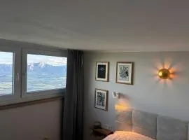 Appartement Wolke7 byTILLY - Im Skigebiet Gerlitzen auf 1500m Seehöhe - familienfreundliche 3 Zimmer Wohnung - Hallenbad im Haus - moderne Küche mit Vollausstattung - Balkon - traumhafte Aussicht über ganz Kärnten - himmlisch bequeme Boxspringbetten