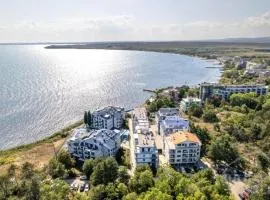 Двустаен апартамент с морска панорама в Blue Bay Palace