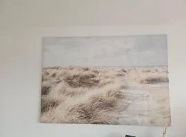 Cozy rooms near the New York cafe