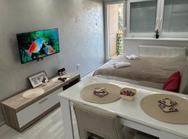 Sweet home, &xi;&epsilon;&nu;&omicron;&delta;&omicron;&chi;&epsilon;ί&omicron; &mu;&epsilon; &pi;ά&rho;&kappa;&iota;&nu;&gamma;&kappa; &sigma;&epsilon; &Mu;&pi;&omicron;&rho;