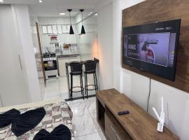 Loft em condomínio próximo à entrada da cidade, hotel in Petrópolis