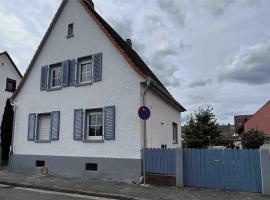 Freistehendes Haus mit grossem Garten zur alleinigen Nutzung, hotel di Großkrotzenburg