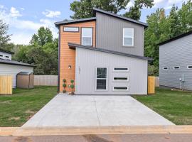 Modern 3BR Centerton Near Walmart HQ & Bentonville, ξενοδοχείο σε Μπέντονβιλ