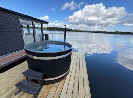 Houseboat Mookerplas met Hottub, ξενοδοχείο σε Middelaar