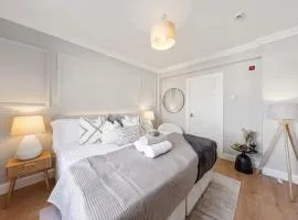 Long Stay Ready King Bed Kitchen WiFi Town