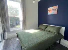 35 mins London Bridge & Gatwick Airport