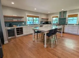 Stylish Durham Retreat - Walkable Sleeps 6