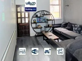 4 Bedroom House By WillCo Property Short Lets & Serviced Accommodation With Breakfast, WI-FI, Projector & Contractors