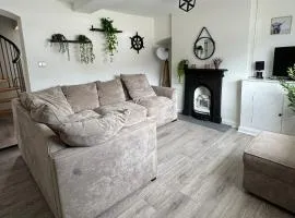 Cottage - Sleeps 4 - Pets Ok - Garden - Parking
