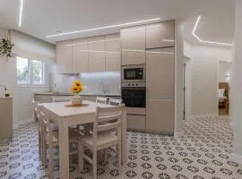 Modern 2BR Apt with Patio and AC