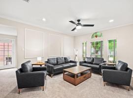 Luxury Plano Getaway, hotel em Plano