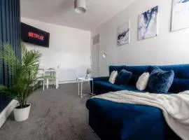 Spacious 3 Bedroom modern flat with parking