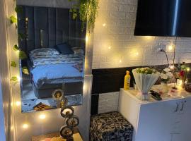 SoothSpace Private, Peaceful, Hygienic & Modern, khách sạn ở Zirakpur