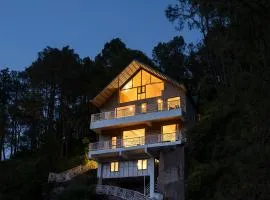 Spring Hills 4BD Kasauli glass attic Villa cook