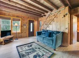 Walk to the Lake! Lower Peninsula Cabin Retreat