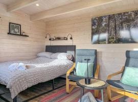 The Cabins at Redroofs, medenc&eacute;vel rendelkező hotel Forfarban