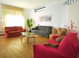LA'DELI - Como - grande appartamento con parcheggio, nefltix, giardino, terrazzo, hotel a Como