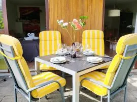book-3days-get-1day-free! Garden-Apartment in Schonach center